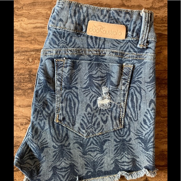 doo AUSTRALIA DISTRESSED DENIM SHORTS SIZE 28 - Picture 6 of 7